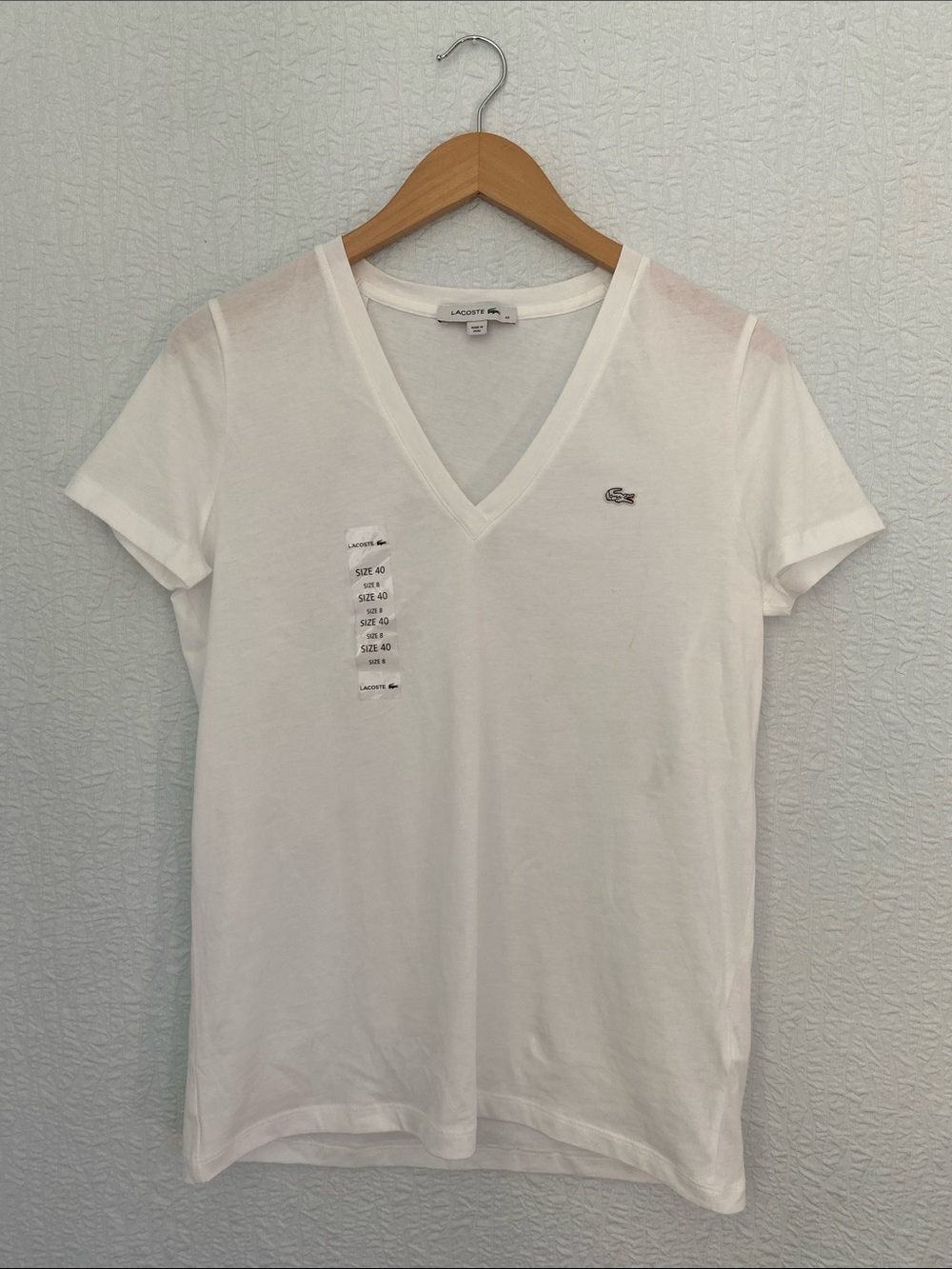 Lacoste NEW Women’s White V-Neck Short Sleeve Tee with Crocodile Logo - Picture 1 of 11